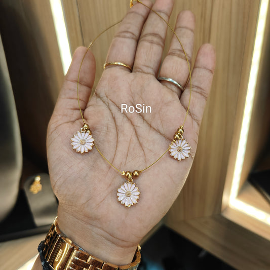 Pastel pink flower invincible chain