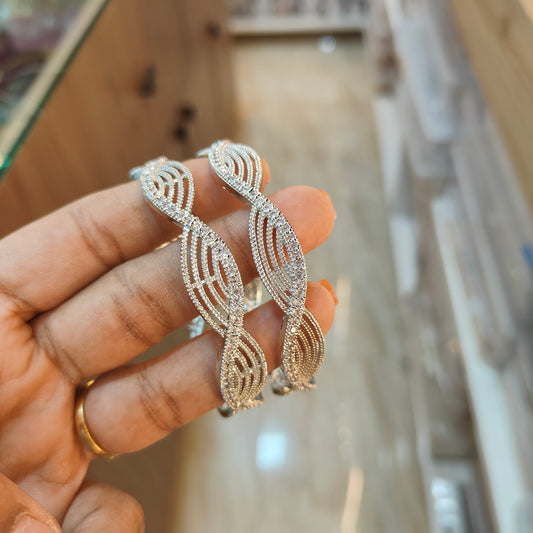 2.6 Curve metal bangles