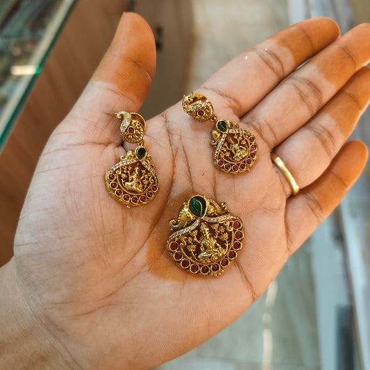 Pendant with earrings (without chain)