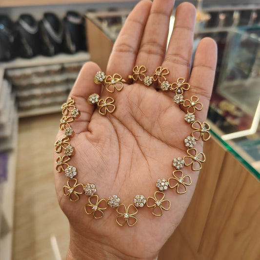 Simple minimal neckpiece with flowers