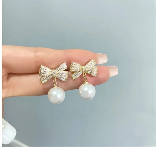 Bow earrings with pearl hangings