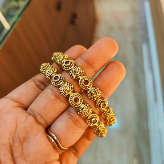 Antique nagashi ball bangles Red