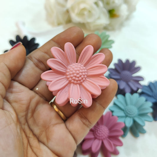 Small sevanthi poo clip (1 piece)