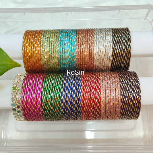 Lovely metal bangles (8 bangles)
