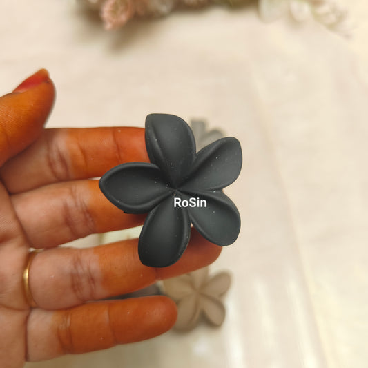 Small matt flower clutch (1 piece)