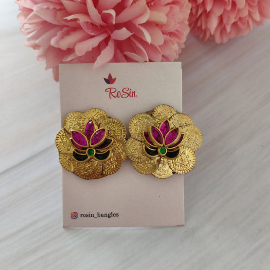 Coin lotus stud